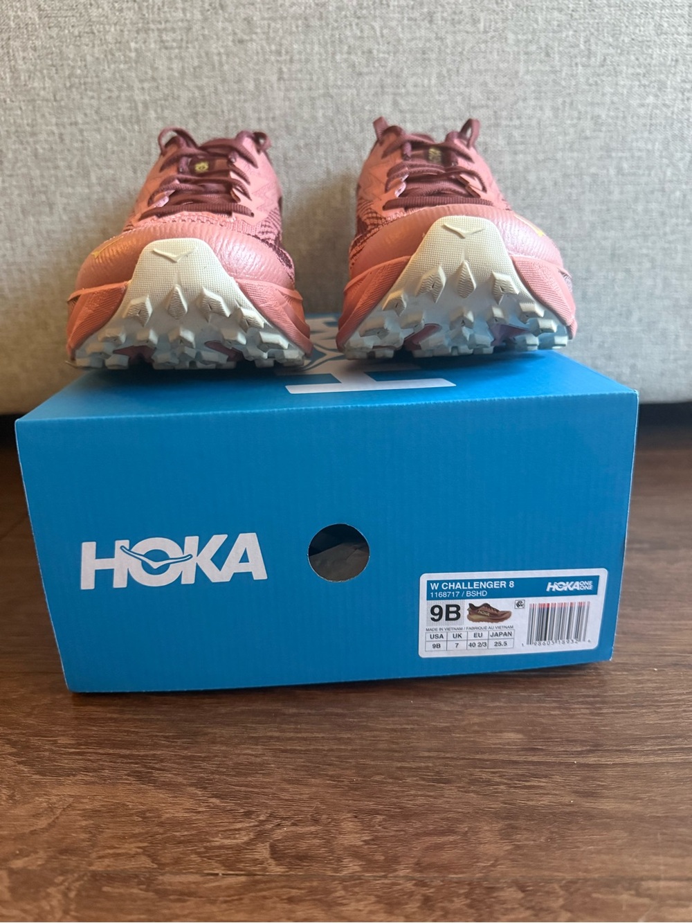 **NWT**HOKA Women's Challenger 8 Trail Running Shoes - Picture 4 of 4